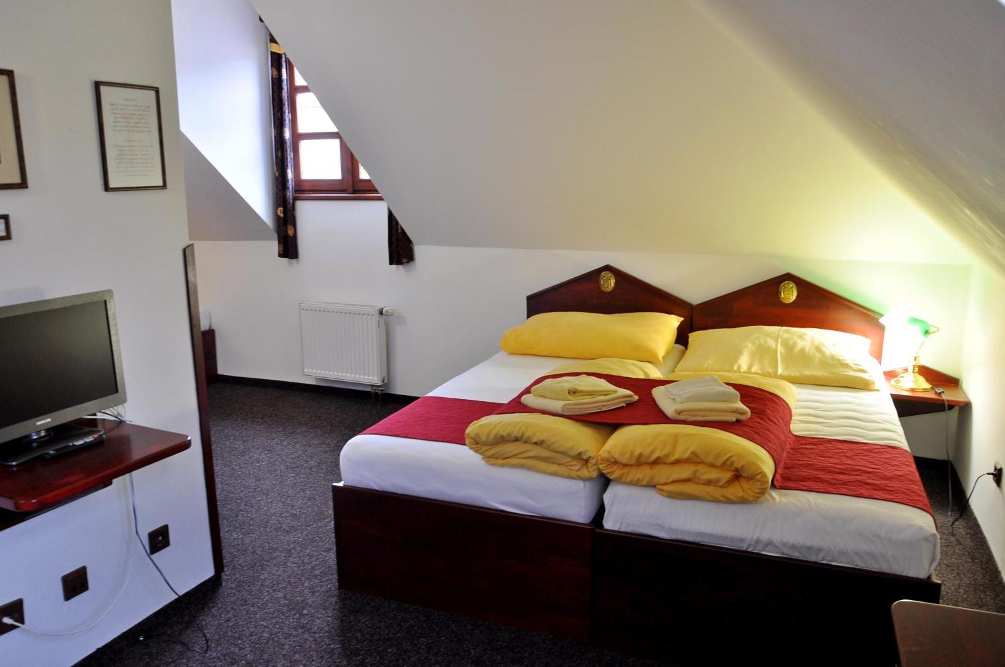 Hotel St Florian Loket Extérieur photo